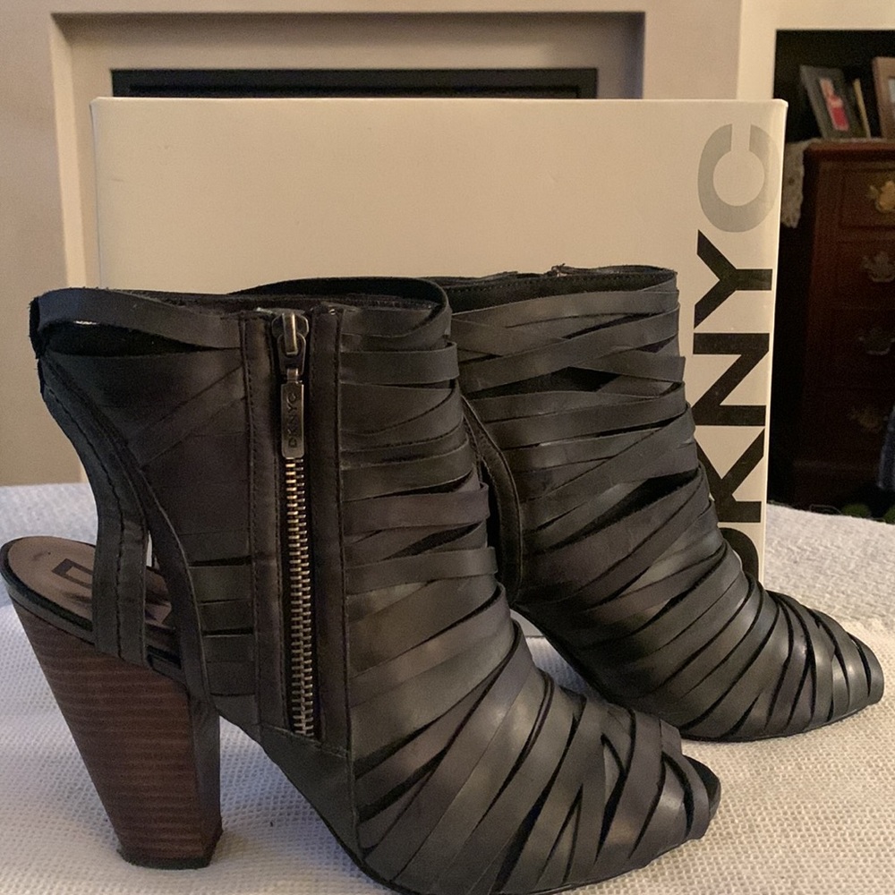 DKNY gently worn leather side zip high heel sandal ankle boot charcoal gray